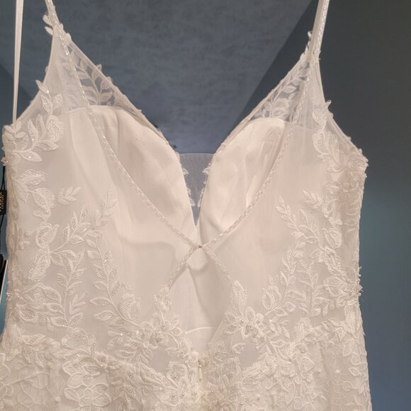 Wedding Gown - Picture 5 of 6